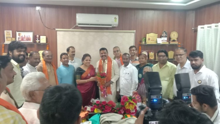 महापौर मीनल चौबे ने जोन 4 अध्यक्ष का पदभार सम्हालने पर मुरली शर्मा को दी हार्दिक शुभकामनायें