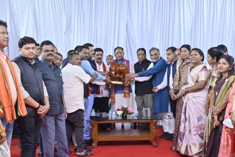 मुख्यमंत्री श्री साय से विभिन्न समाज के प्रतिनिधिमंडल ने की सौजन्य भेंट मांगों और समस्याओं से कराया अवगत