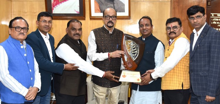 रेडक्रॉस की भूमिका अधिक सशक्त और प्रभावी बनाने के लिए कार्य करें - श्री डेका