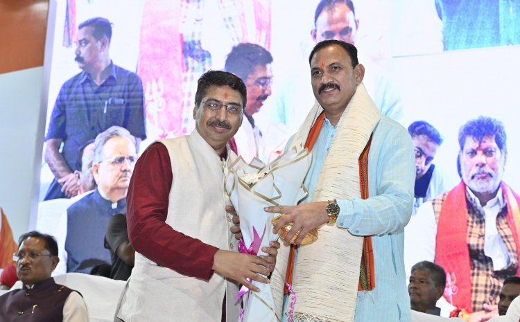 दीपक म्हस्के के पदभार  ग्रहण कार्यक्रम में शामिल हुए मुख्यमंत्री , विधानसभा अध्यक्ष और स्वास्थ्य मंत्री