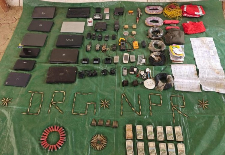 BREAKING: सुरक्षा बलों को मिली बड़ी सफलता, भारी मात्रा में विस्फोटक सामग्री एवं 6 लाख की नगद राशि छोड़कर भागे नक्सली