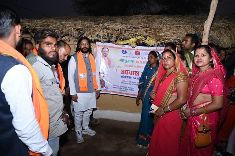 मोर दुआर-साय सरकार आवास प्लस के तहत आरंग विधायक गुरु खुशवंत साहेब ने किया खोरसी में सर्वे