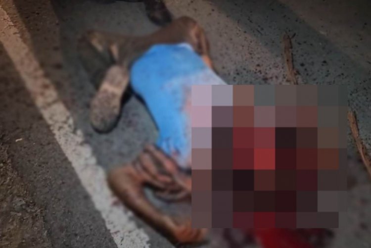 सड़क किनारे खून से लथपथ मिला युवक का शव, हत्या या फिर….. इलाके में फैली सनसनी, जांच में जुटी पुलिस…..
