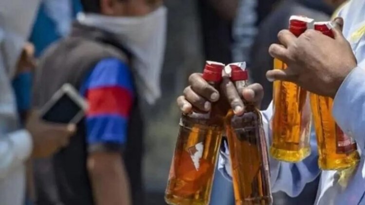 राजधानी में नकली शराब का खुलासा : ढाबे और प्रिंटिंग प्रेस से बड़ी मात्रा में नकली होलोग्राम, स्टीकर और ढक्कन बरामद