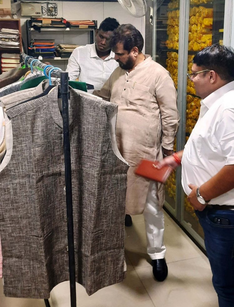 खादी है आत्मनिर्भरता की पहचान:  राकेश पांडेय