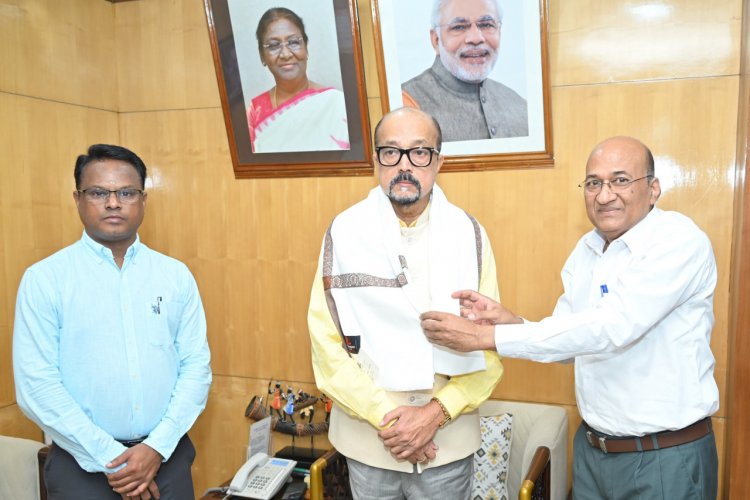 राज्यपाल श्री डेका से छत्तीसगढ़ निजी विश्वविद्यालय विनियामक आयोग ने की भेंट