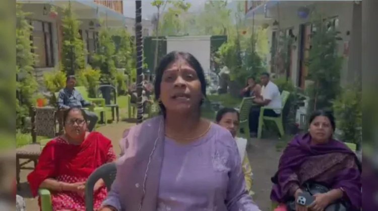 कश्मीर में फंसे छत्तीसगढ़ के 70 से ज्यादा लोग, सरकार से लगाई मदद की गुहार, बोले- खौफनाक मंजर है, जल्द से जल्द निकाले…