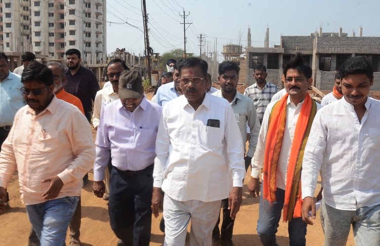 आरडीए अध्यक्ष  नन्दकुमार साहू ने सफाई ठेकेदार को व्यास्था दुरस्त करने दिया एक माह का समय