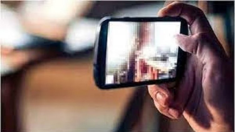 सोशल मीडिया में दोस्ती का खौफनाक अंजाम, युवक ने प्राइवेट वीडियो बनाकर कर दिया वायरल, फिर जो हुआ…