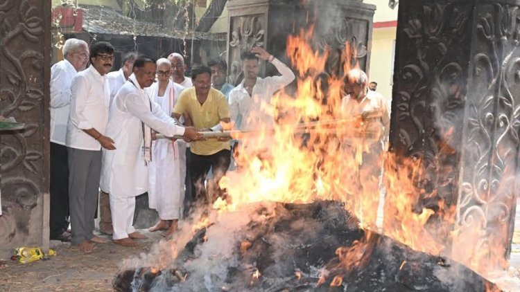 दिनेश मिरानिया को बेटे शौर्य ने नम आंखों से दी मुखाग्नि