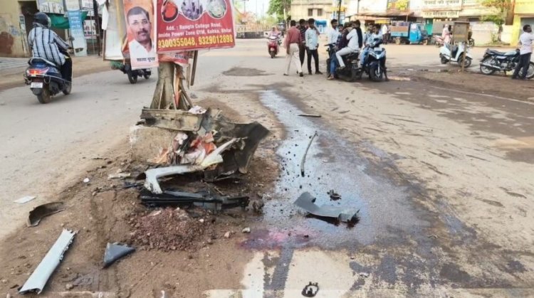 खंभे से टकराई कार , युवक-युवती की मौके पर मौत