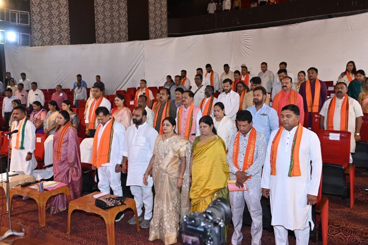 पहलगाम में आतंकी हमले में दिवंगत आत्माओं को नगर निगम के विशेष सामान्य सम्मेलन में दी गई श्रद्धांजलि