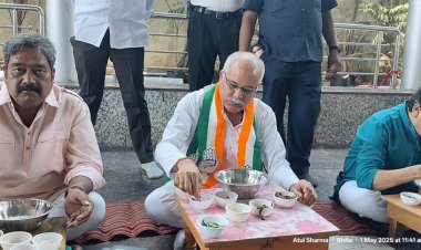 मजदूर दिवस के अवसर पर पूर्व मुख्यमंत्री भूपेश बघेल ने लिया बोरे-बासी का स्वाद