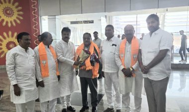 भाजपा राष्ट्रीय महामंत्री  राधा मोहन अग्रवाल  का स्वागत रायपुर एयरपोर्ट पर भाजपा वरिष्ठ नेतागण ने किया।