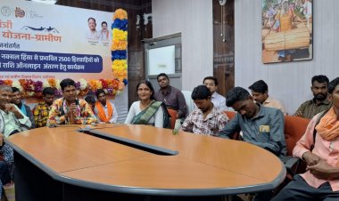 मुख्यमंत्री ने बस्तर जिले के पीएम आवास के दो हितग्राहियों से की चर्चा