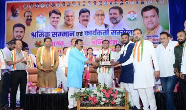 श्रमिक दिवस पर श्रम वीरों का कांग्रेस अध्यक्ष दीपक बैज ने किया सम्मान