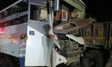 CG NEWS : जगदलपुर से रायपुर आ रही बस दुर्घटनाग्रस्त, एक यात्री की मौत, 8 घायल