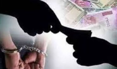 DEO दफ्तर में ACB की बड़ी कार्रवाई, 15 हजार की रिश्वत लेते बाबू रंगे हाथ गिरफ्तार