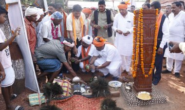 वनमंत्री एवं सांसद द्वारा किया गया गढ़बेंगाल में पारंपरिक घोटुल का लोकार्पण