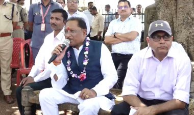 छत्तीसगढ़ के इस जिले में उतरा सीएम साय का हेलीकॉप्टर, बरगद पेड़ के नीचे लगाई चौपाल, की ये बड़ी घोषणाएं….