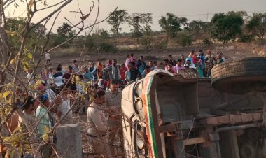 ACCIDENT : चौथिया जा रही माजदा अनियंत्रित होकर पलटी, मची चीख पुकार, 15 घायल, 6 लोगों की हालत नाजुक