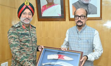 राज्यपाल श्री डेका से छत्तीसगढ़ और ओडिशा सब एरिया कमांडर ने की भेंट