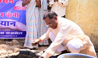 मुख्यमंत्री श्री साय ने राजमिस्त्री बनकर सोखता गड्ढे के लिए की ईंट जोड़ाई:पानी बचाने के लिए जल संचयन वाहिनी के कार्यों की सराहना