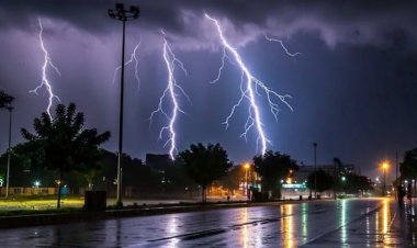 छत्तीसगढ़ में मौसम ने बदला रुख, आज कई जगहों पर हल्की बारिश और गरज-चमक के आसार, रायपुर में भी बौछारें संभव