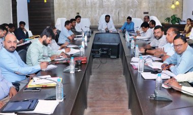 सुशासन तिहार के तहत प्राप्त आवेदनों का निराकरण दो दिनों के भीतर करें : कलेक्टर समय-सीमा की बैठक लेकर निराकरण में तेजी लाने के दिए निर्देश