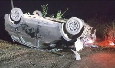 जनपद अध्यक्ष की कार दुर्घटनाग्रस्त, परिवार सहित बाल-बाल बचीं, कार पूरी तरह क्षतिग्रस्त