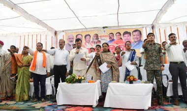 कोंडागांव विधायक एवं बस्तर विकास प्राधिकरण की उपाध्यक्ष सुश्री लता उसेंडी ने कहा कि सुशासन तिहार के माध्यम से गांवों में शासकीय योजनाओं का लाभ पहुंचाया जा रहा है।