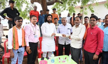 भीषण सड़क हादसे में दिवंगतजनों को श्रद्धांजलि,परिजनों को मिली आर्थिक सहायता,शोक की इस घड़ी में शासन–प्रशासन साथ खड़ा