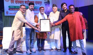 रंग संस्कार महोत्सव' के समापन समारोह में हिंदी फिल्म जगत के मशहूर अभिनेता मनोज जोशी के साथ शामिल हुए छत्तीसगढ़ी सिनेमा के सुपरस्टार अनुज शर्मा