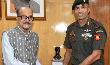 रायपुर : राज्यपाल श्री डेका से छत्तीसगढ़ टेरियर्स के कमांडिंग ऑफिसर ने सौजन्य भेंट की