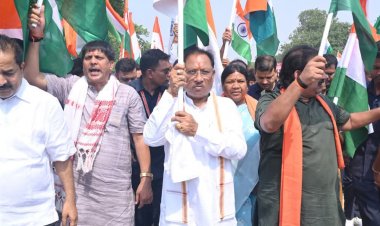 देशभक्तिपूर्ण गीतों के साथ जशपुर के चराईडांड में निकाली गई तिरंगा यात्रा 