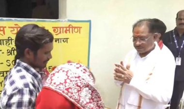 सुशासन तिहार: सीएम विष्णुदेव साय बिना पूर्व सूचना पहुंचे मुरमुंदा, ग्रामीणों से लिया योजनाओं का फीडबैक