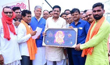 सुशासन तिहार-2025 : बालसमुंद समाधान शिविर में शामिल हुए खाद्य मंत्री श्री बघेल