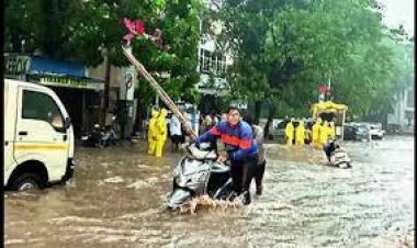  पुणे व बेंगलुरु शहर में भारी बारिश के चलते जलभराव से जनजीवन अस्तव्यस्त हो गया है। तापमान में उतार-चढ़ाव