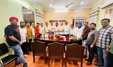 अमरजीत सिंह छाबडा  को छत्तीसगढ़ राज्य अल्पसंख्यक आयोग के अध्यक्ष के रुप में पदभार ग्रहण करने पर टीम कैट ने उनसे मुलाकात कर बधाई एवं शुभकामनाएं दी - कैट