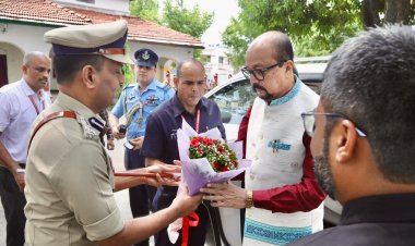 राज्यपाल  रमेन डेका का चारामा विश्राम गृह में कलेक्टर-एसपी ने किया स्वागत