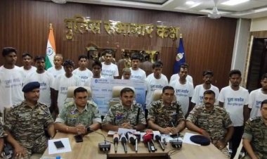 सुकमा में नक्सल मोर्चे पर बड़ी सफलता: 18 नक्सलियों ने किया आत्मसमर्पण, 39 लाख का था इनाम