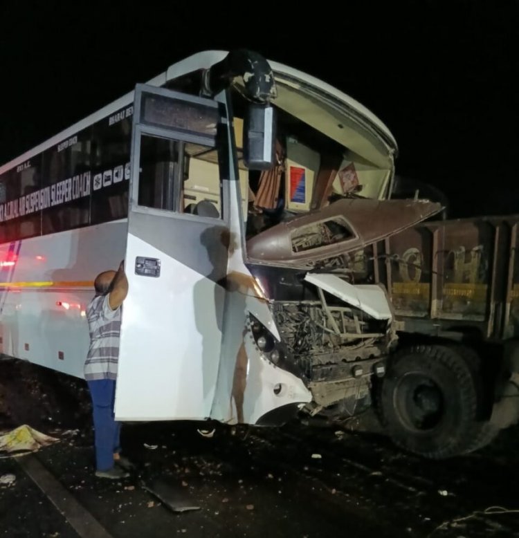 CG NEWS : जगदलपुर से रायपुर आ रही बस दुर्घटनाग्रस्त, एक यात्री की मौत, 8 घायल