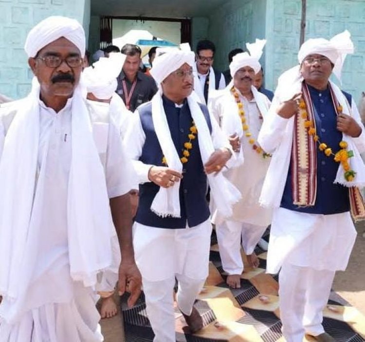 मुख्यमंत्री विष्णुदेव साय ने मध्यप्रदेश के मंडला जिले में चौगान मढ़िया में पूजा-अर्चना की