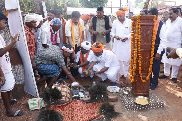 वनमंत्री एवं सांसद द्वारा किया गया गढ़बेंगाल में पारंपरिक घोटुल का लोकार्पण