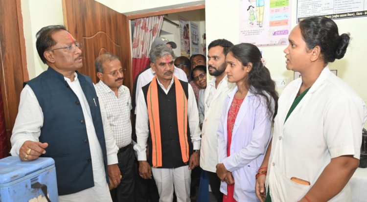 मुख्यमंत्री ने आयुष्मान आरोग्य मंदिर का किया औचक निरीक्षण