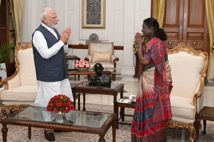 प्रधानमंत्री नरेंद्र मोदी ने राष्ट्रपति द्रौपदी मुर्मू से की मुलाकात, महत्वपूर्ण मुद्दों पर दी जानकारी