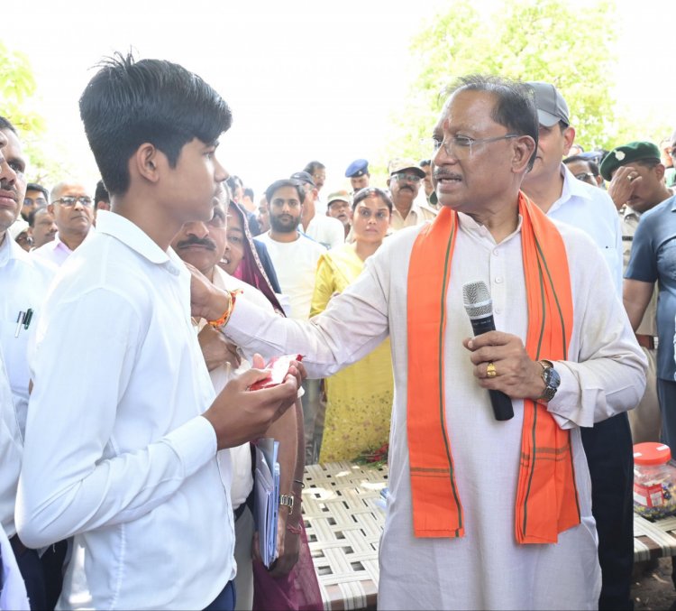 बैगा समुदाय की बिटिया ने किया टॉप, मुख्यमंत्री से की मुलाकात