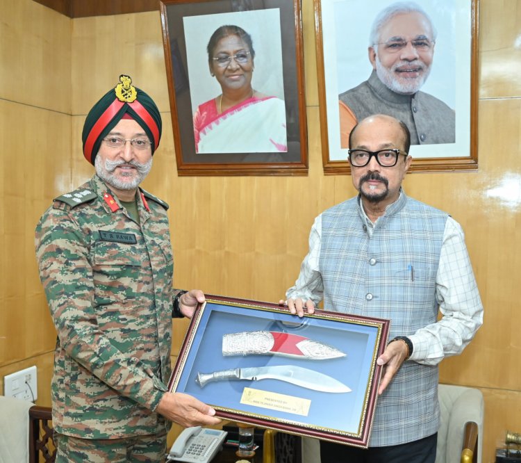 राज्यपाल श्री डेका से छत्तीसगढ़ और ओडिशा सब एरिया कमांडर ने की भेंट