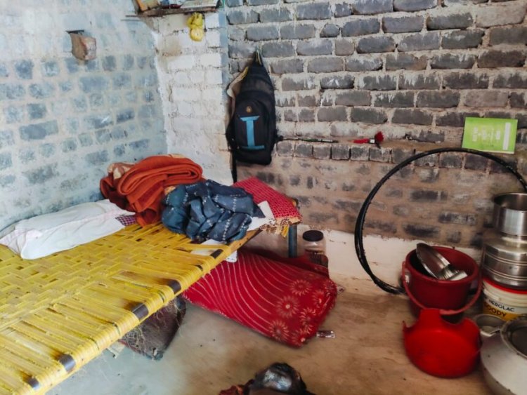 CG : मकान में बिना कपड़ों के मिली युवक की लाश, इलाके में फैली सनसनी