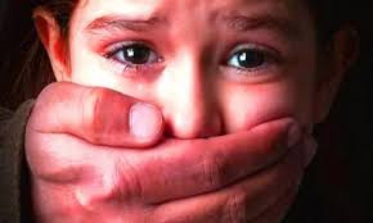 शर्मनाक : राजधानी में 8 साल की बच्ची को 40 वर्षीय रिश्तेदार ने बनाया हवस का शिकार, मासूम ने रोते हुए सुनाई आपबीती, फिर जो हुआ….